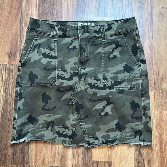 NWOT. REWASH. SIZE 3. Stretchy waist. - Picture 1 of 9